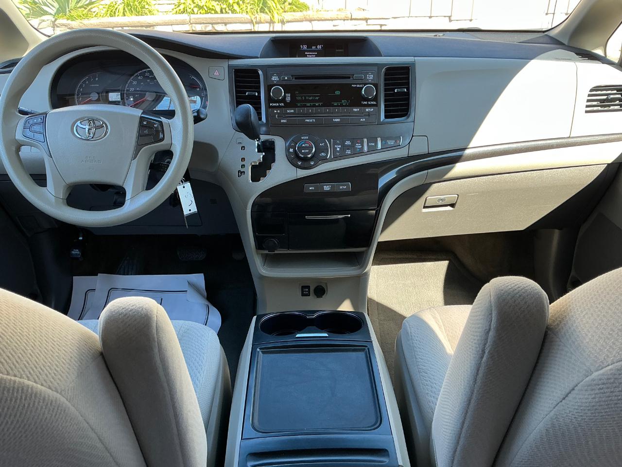 Toyota Sienna LE AWD 7-Passenger V6 2014