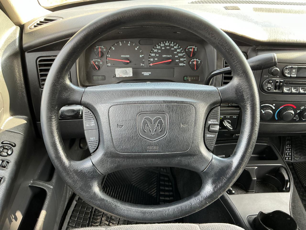 Dodge Dakota SLT Quad Cab 4WD 2002