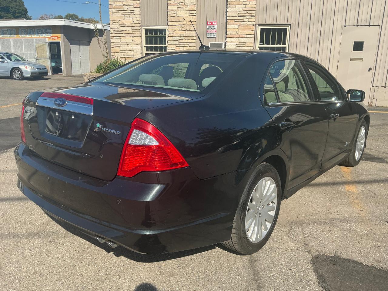 Ford Fusion Hybrid Sedan 2010