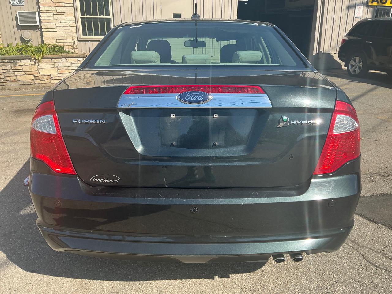 Ford Fusion Hybrid Sedan 2010