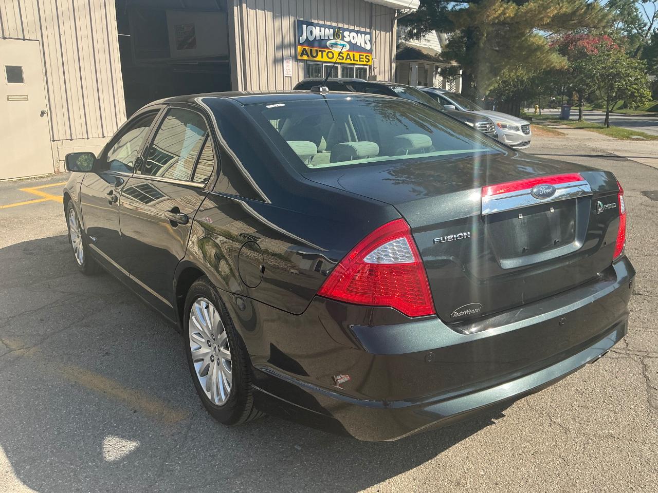 Ford Fusion Hybrid Sedan 2010