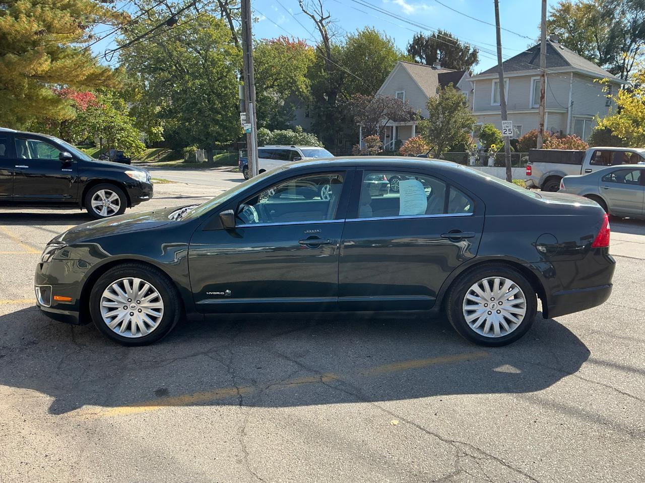 Ford Fusion Hybrid Sedan 2010