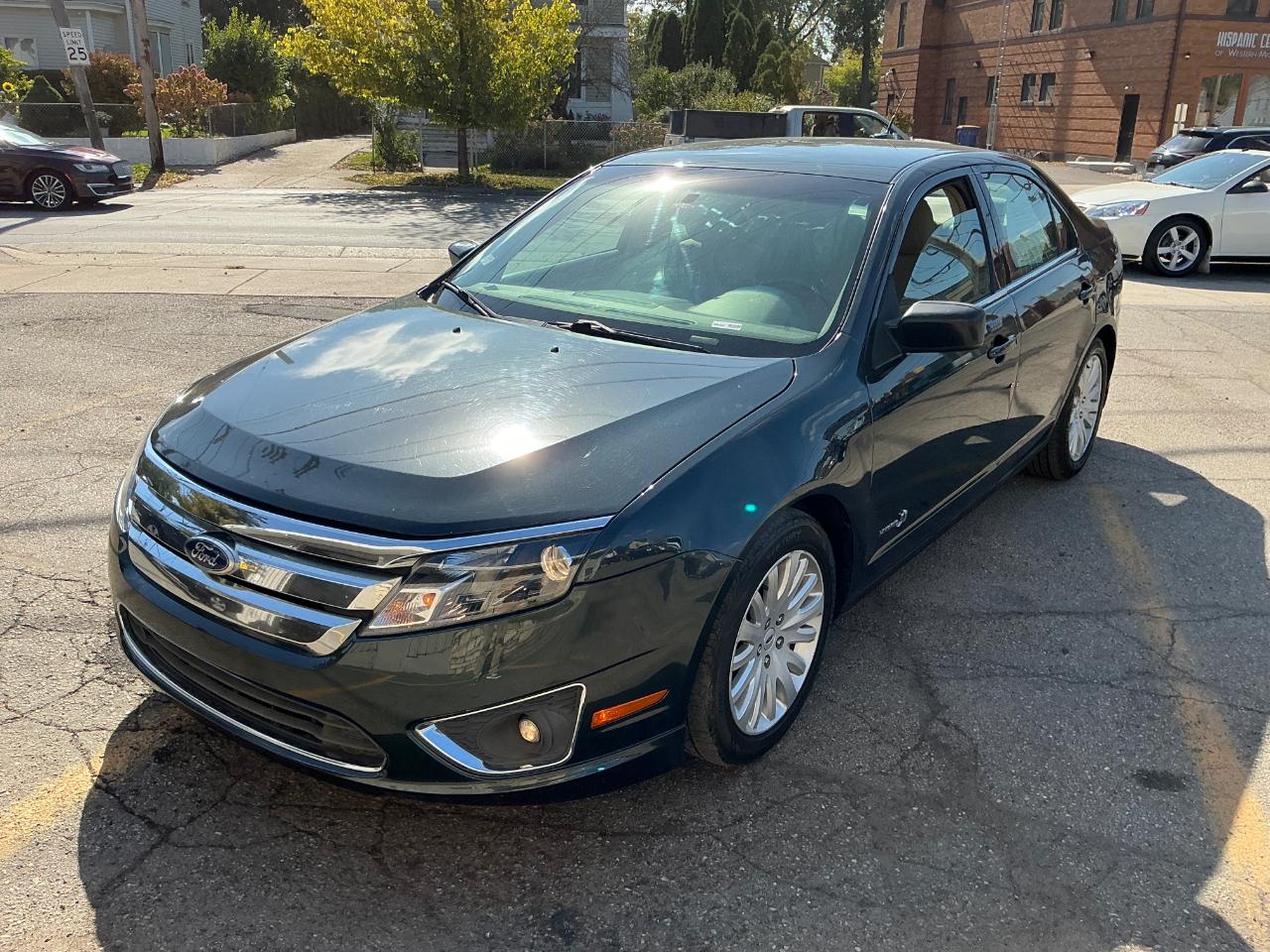 Ford Fusion Hybrid Sedan 2010