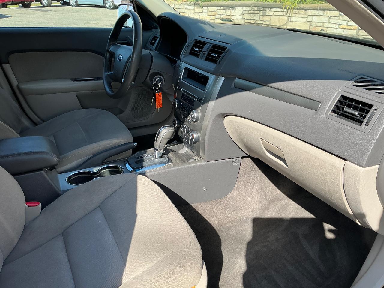 Ford Fusion Hybrid Sedan 2010
