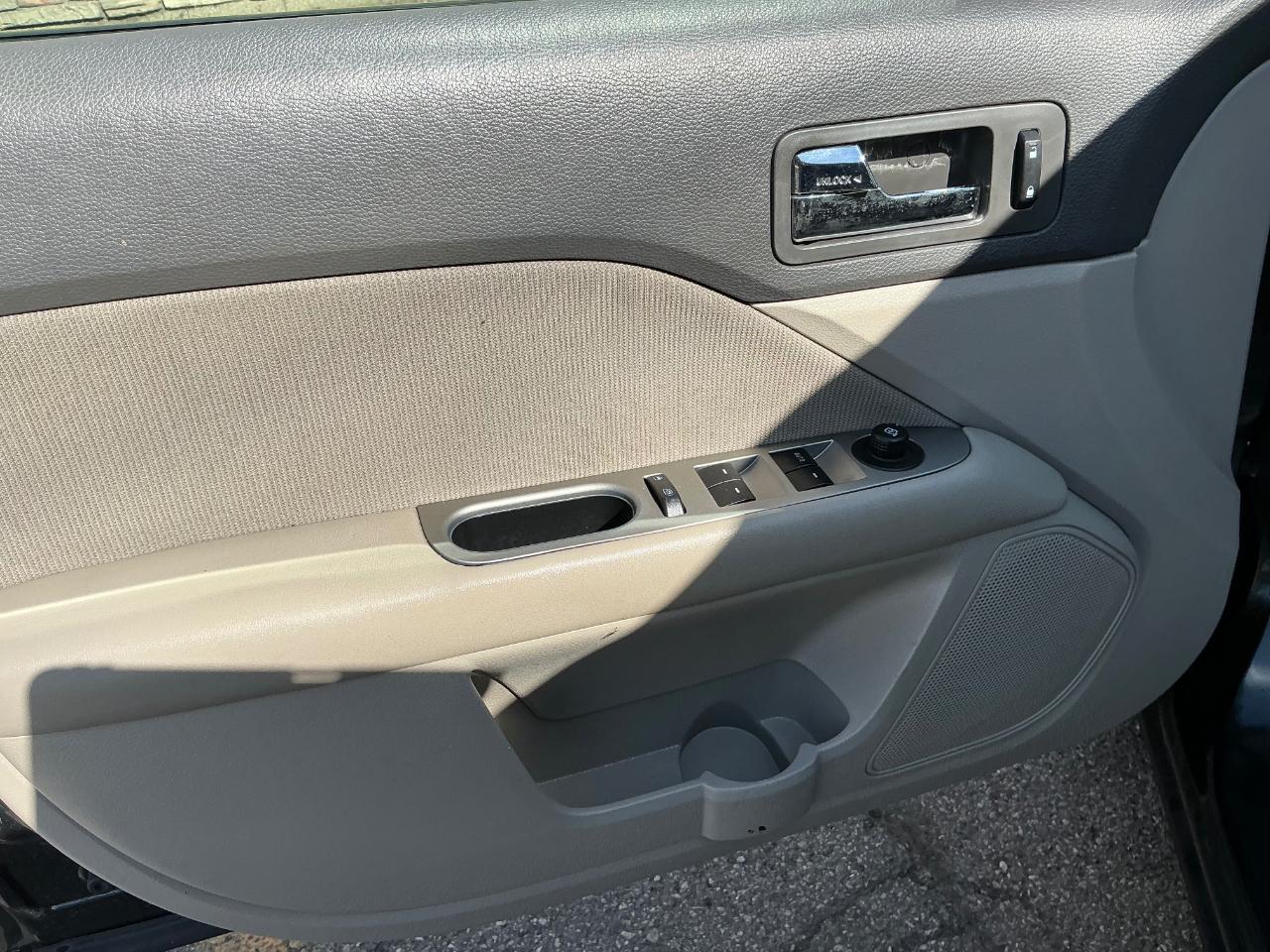 Ford Fusion Hybrid Sedan 2010