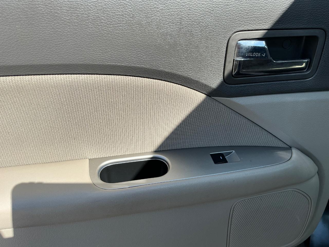Ford Fusion Hybrid Sedan 2010