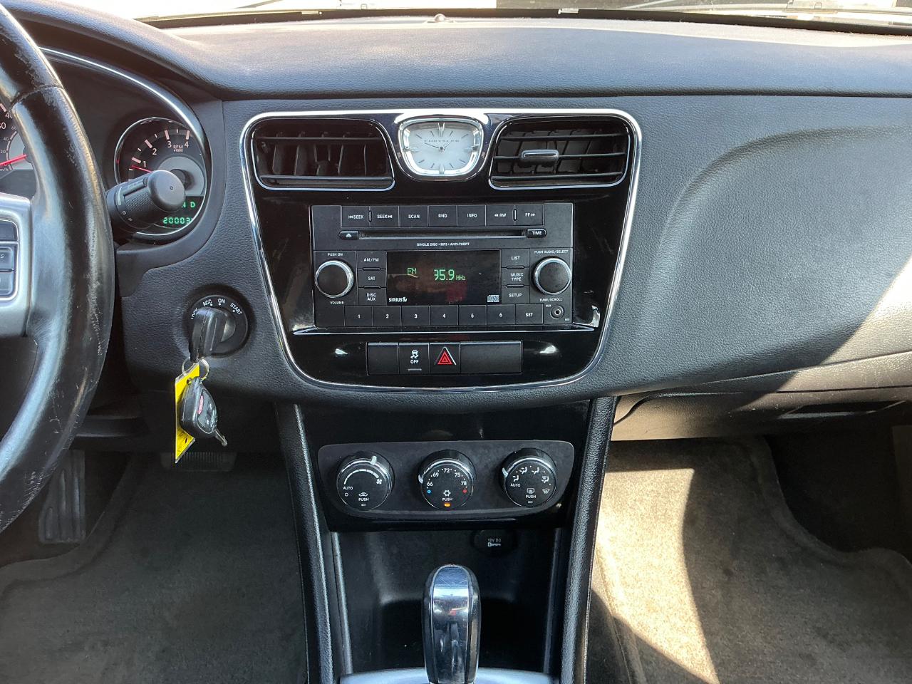 Chrysler 200 Touring 2013