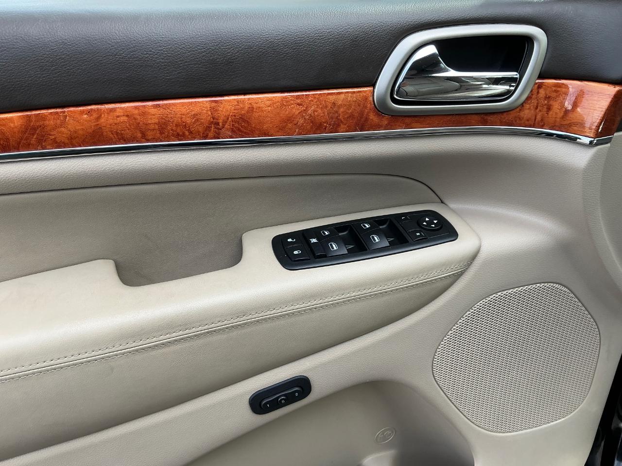 Jeep Grand Cherokee Overland 4WD 2011