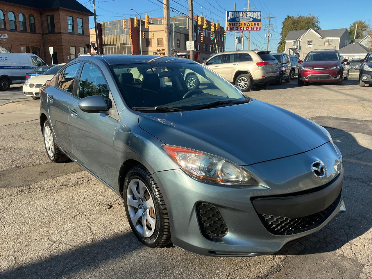 Mazda MAZDA3 i Sport 4-Door 2013