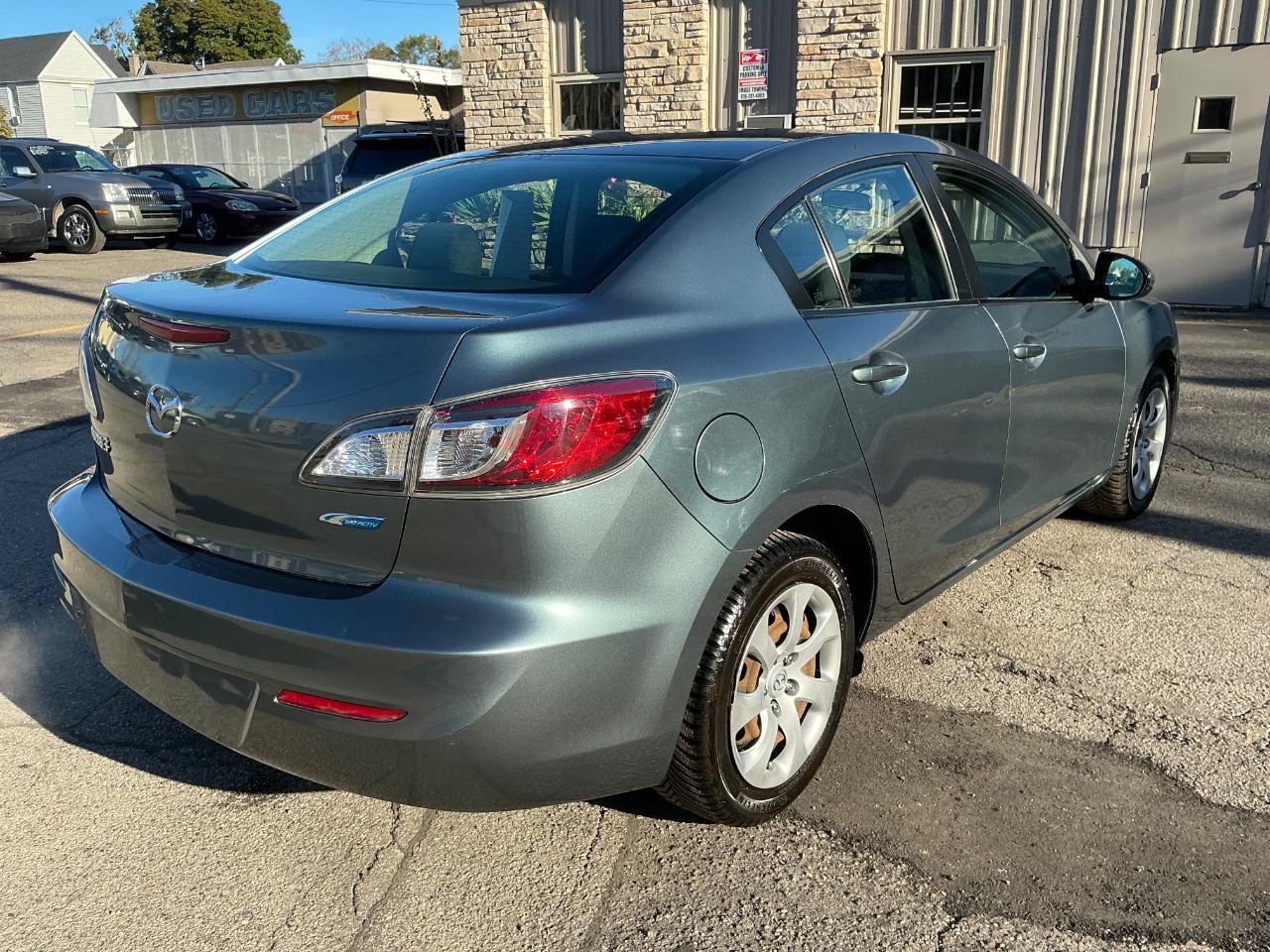 Mazda MAZDA3 i Sport 4-Door 2013