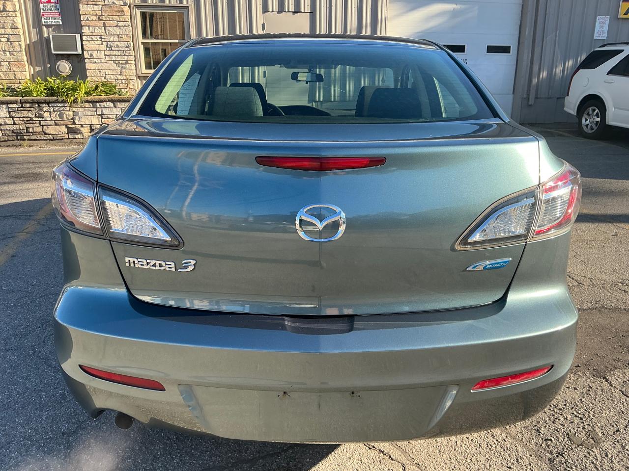 Mazda MAZDA3 i Sport 4-Door 2013
