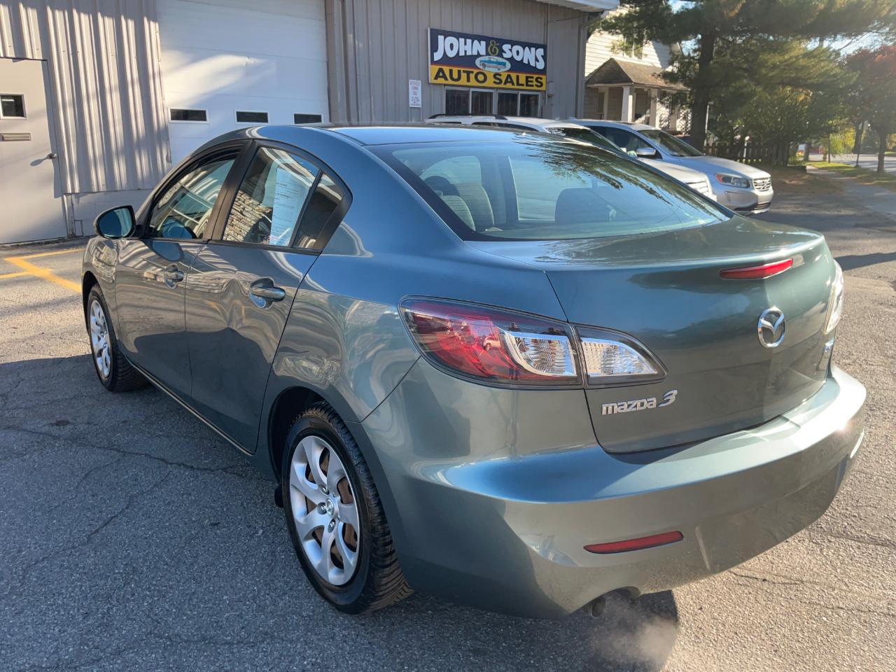 Mazda MAZDA3 i Sport 4-Door 2013