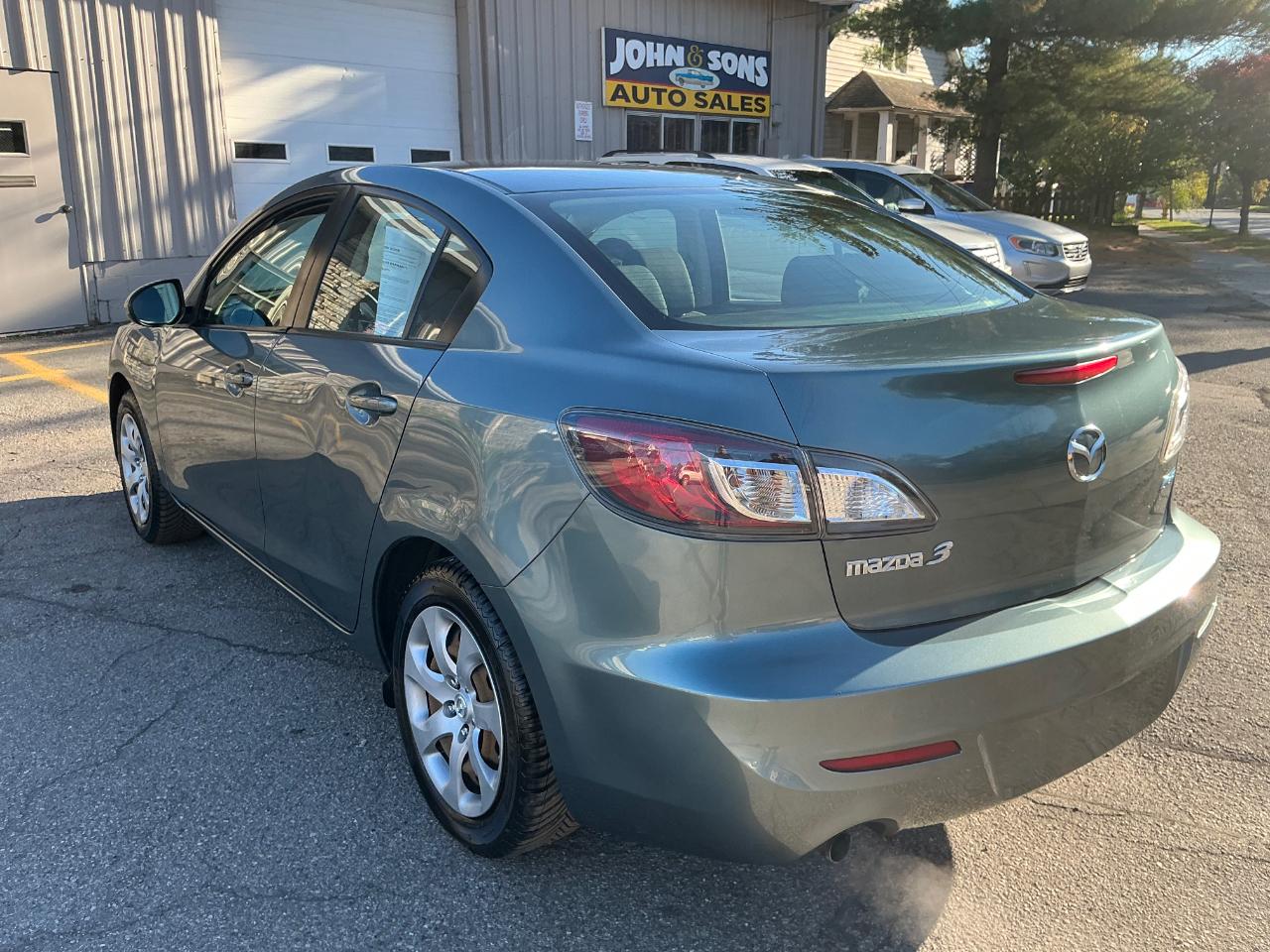Mazda MAZDA3 i Sport 4-Door 2013