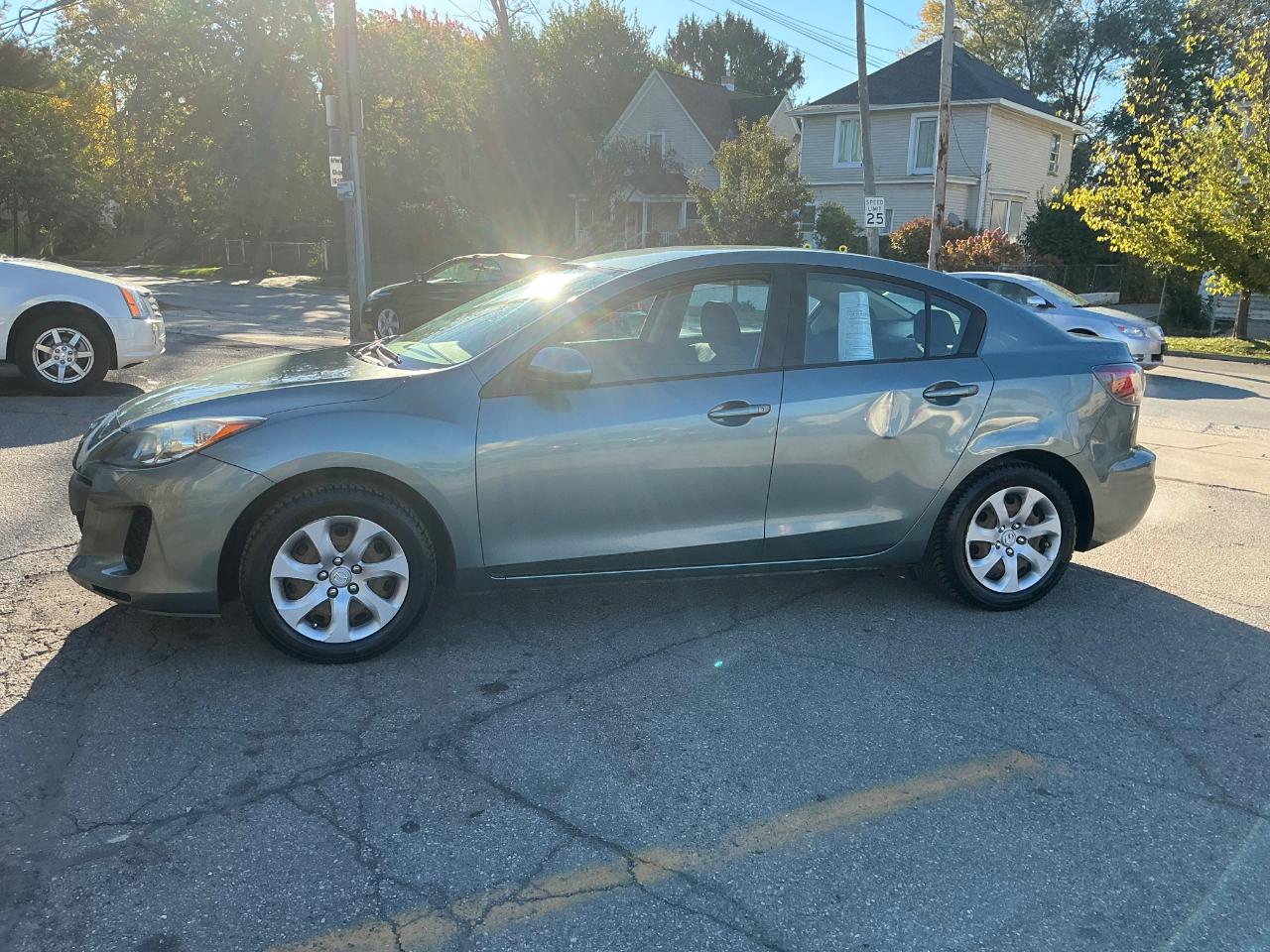 Mazda MAZDA3 i Sport 4-Door 2013