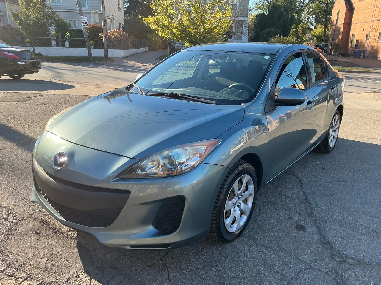 Mazda MAZDA3 i Sport 4-Door 2013