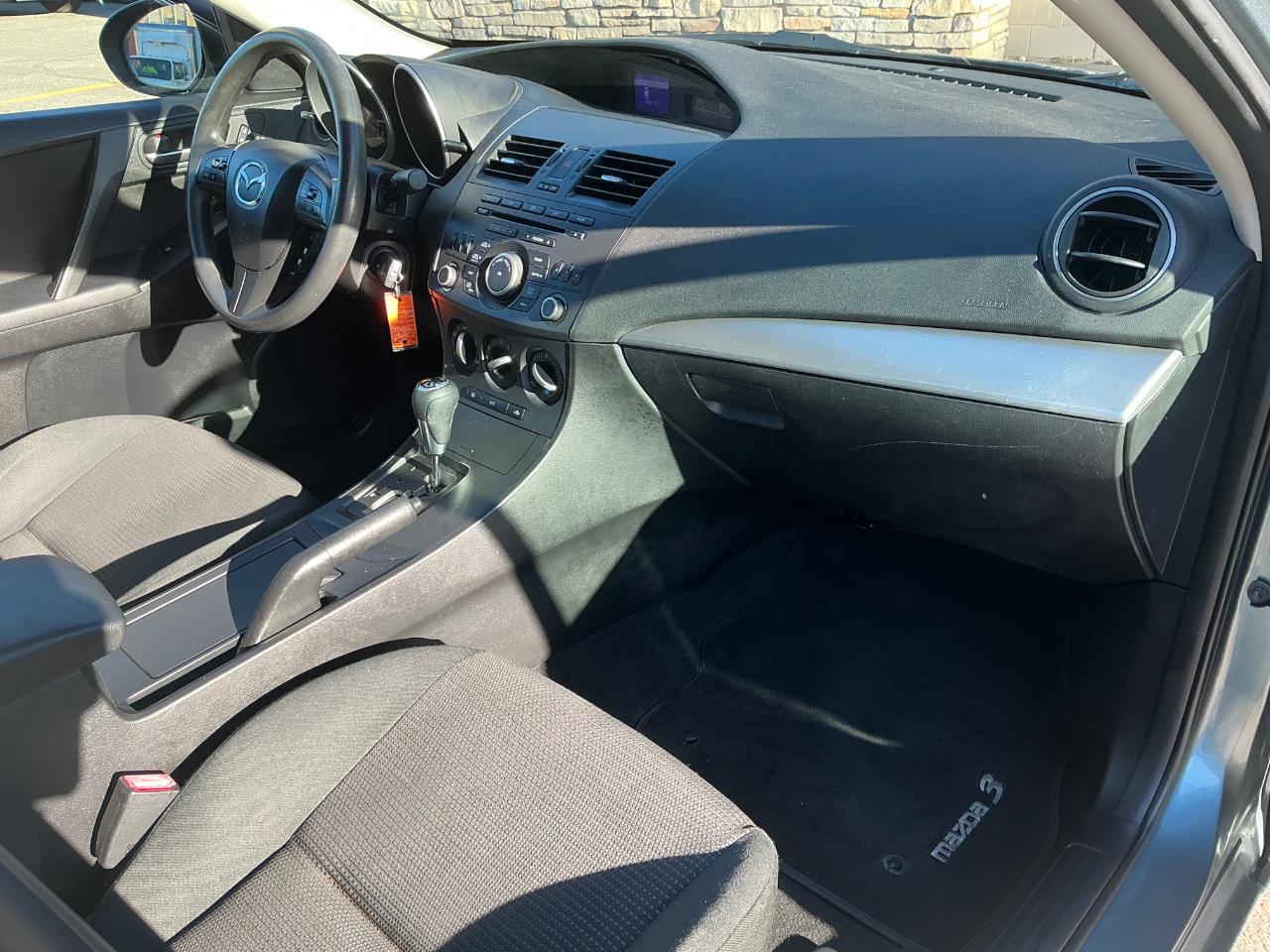 Mazda MAZDA3 i Sport 4-Door 2013