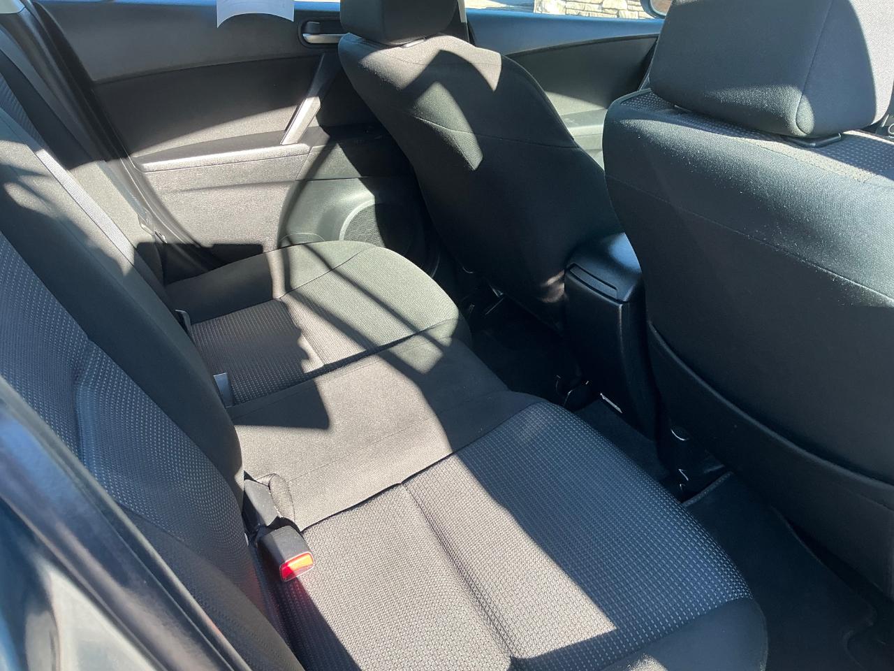 Mazda MAZDA3 i Sport 4-Door 2013