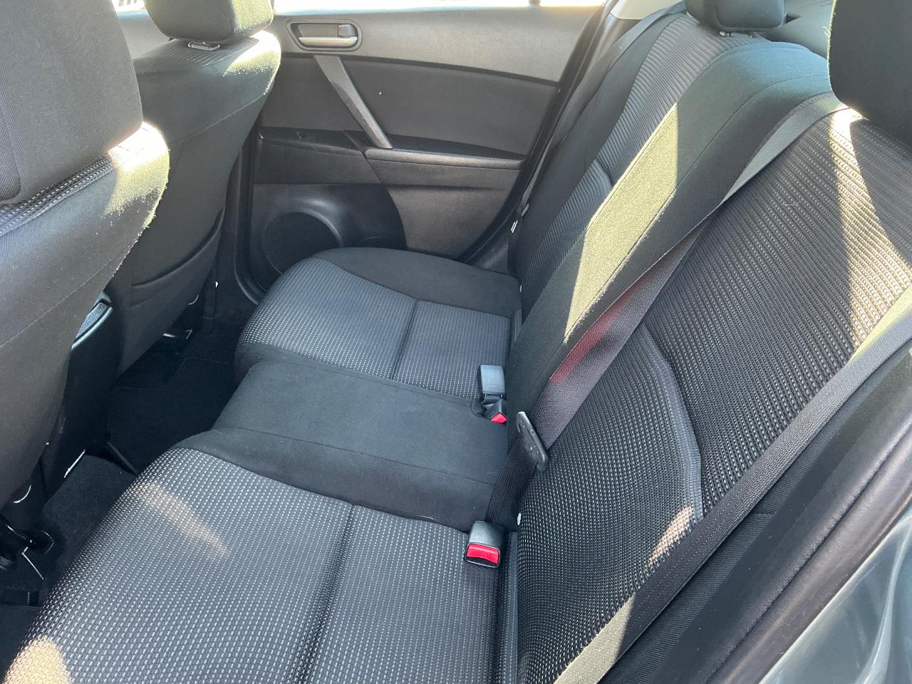 Mazda MAZDA3 i Sport 4-Door 2013