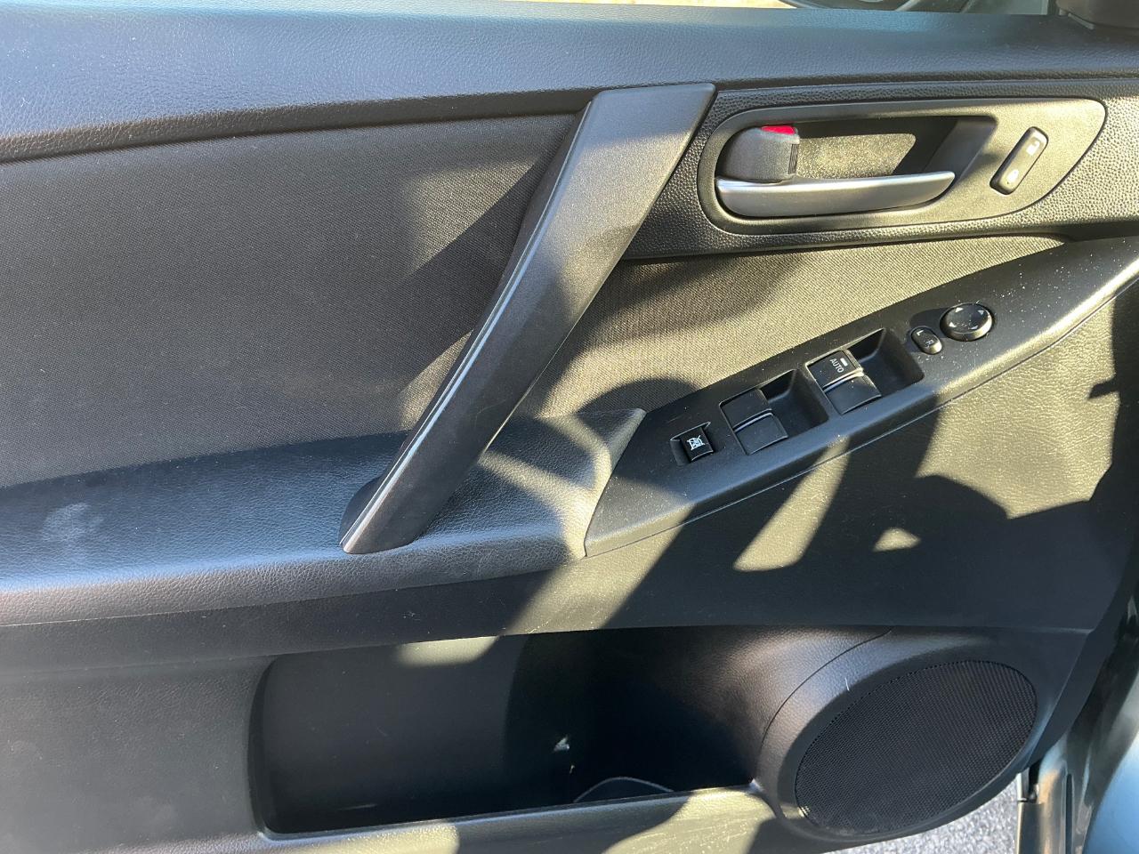 Mazda MAZDA3 i Sport 4-Door 2013