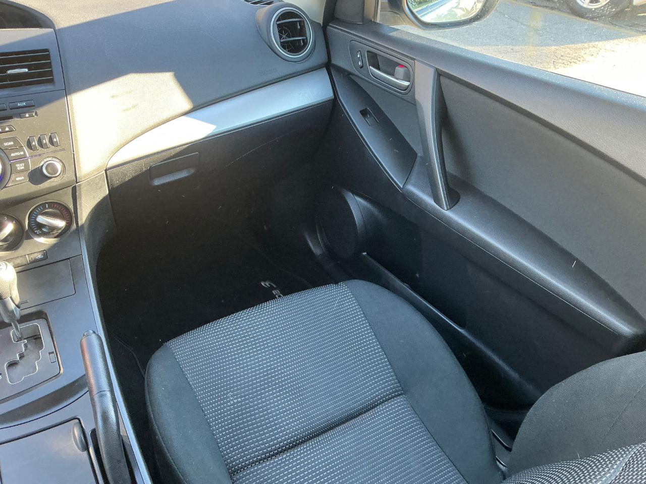 Mazda MAZDA3 i Sport 4-Door 2013