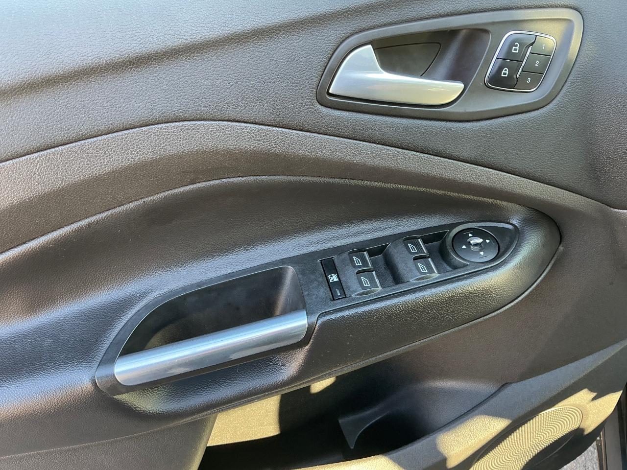 Ford Escape Titanium 4WD 2016