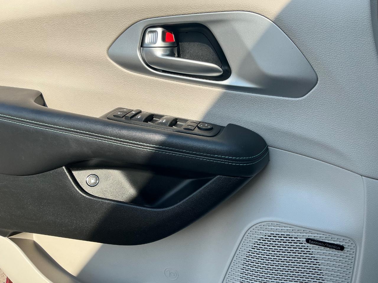 Chrysler Pacifica Hybrid Limited 2018