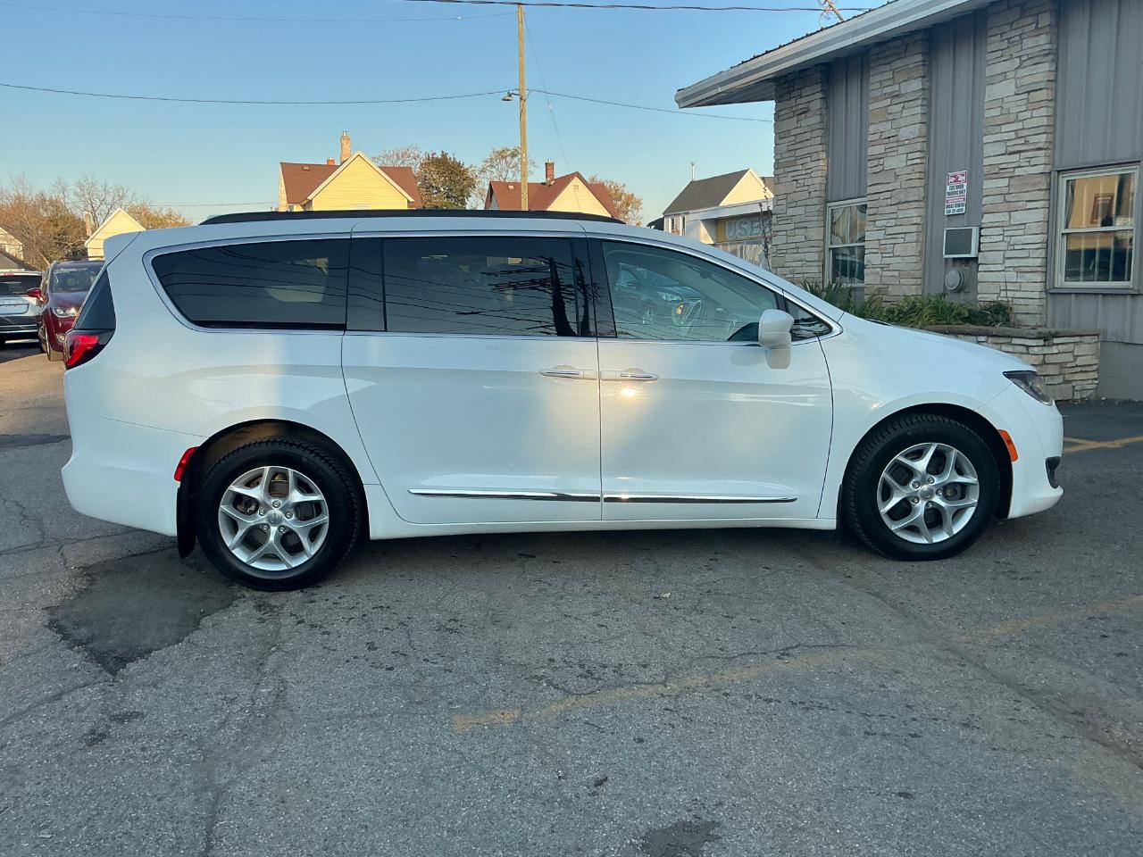 Chrysler Pacifica Touring-L 2017