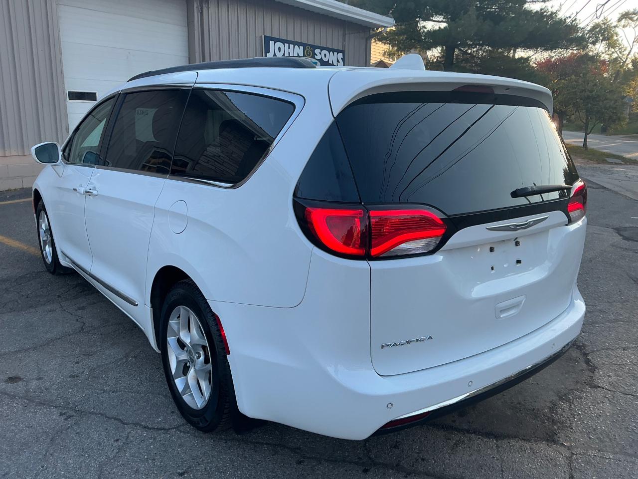 Chrysler Pacifica Touring-L 2017