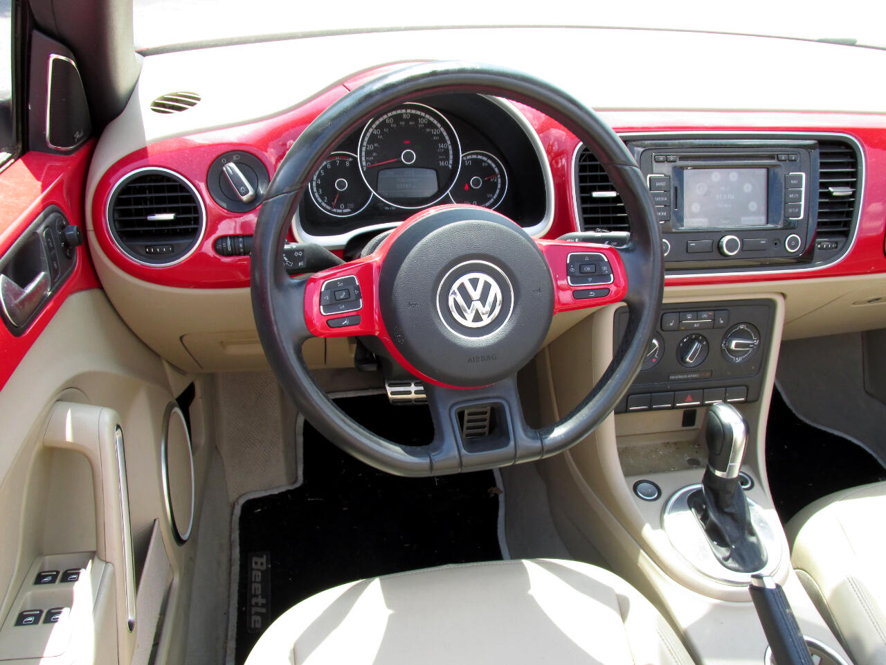2014 Volkswagen Beetle Convertible 29