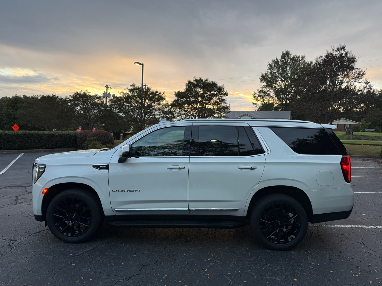 2022 Gmc Yukon SLT photo 2
