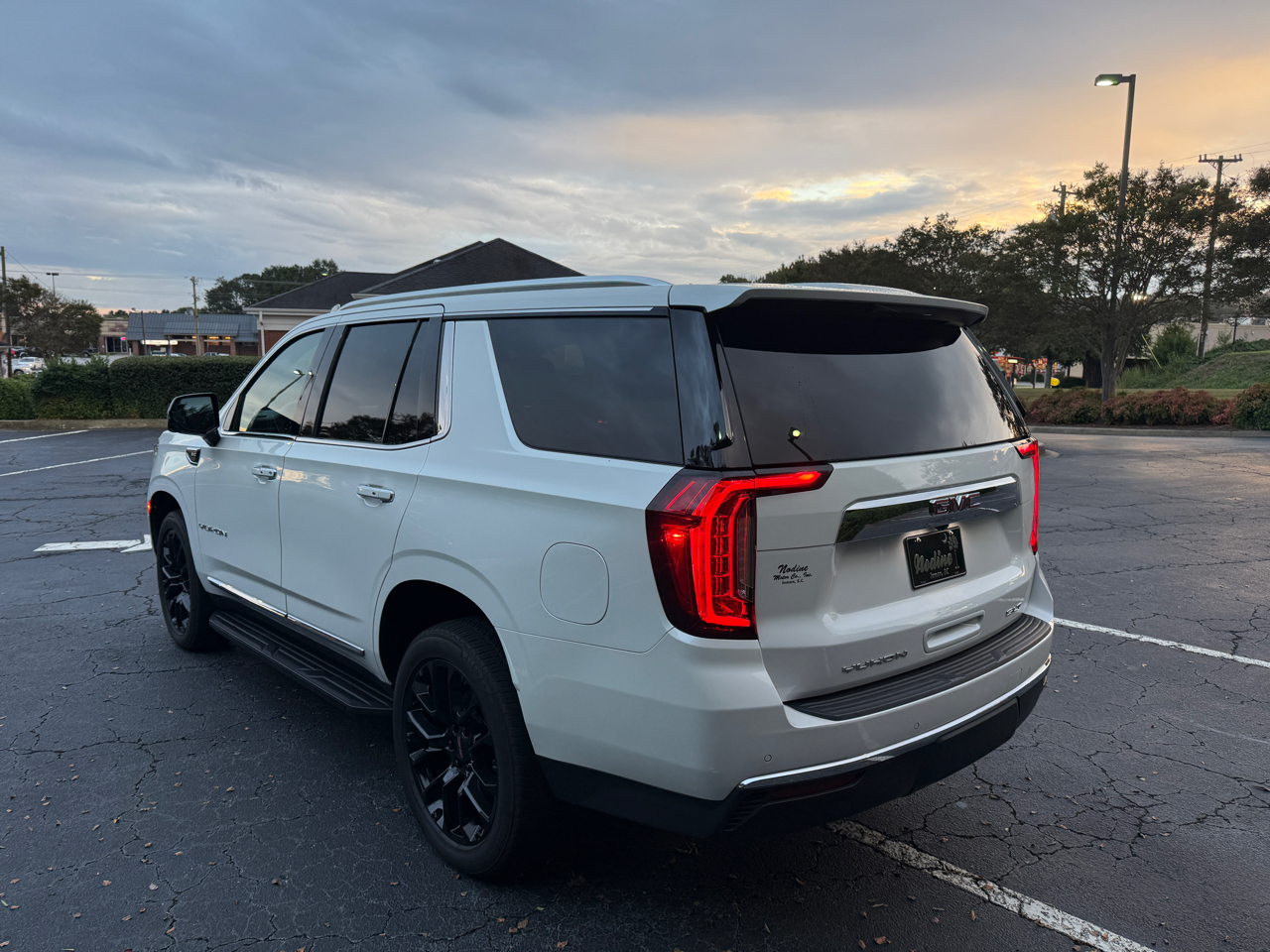 2022 Gmc Yukon SLT photo 3