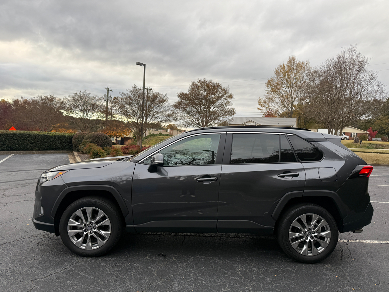 2023 Toyota RAV4 XLE Premium photo 2