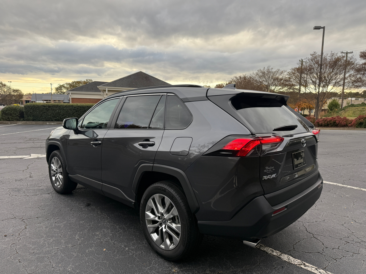 2023 Toyota RAV4 XLE Premium photo 3