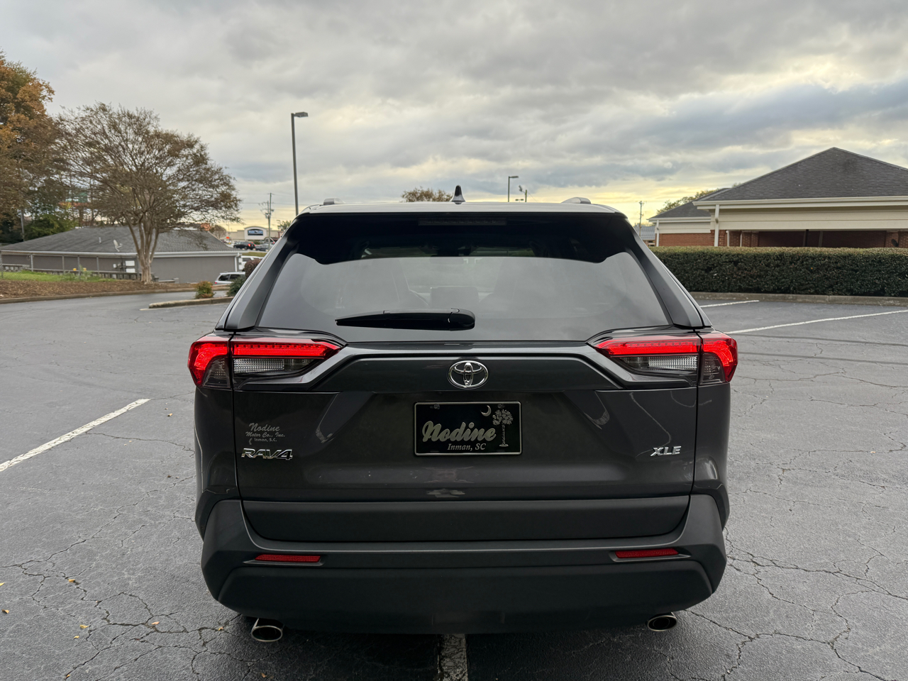 2023 Toyota RAV4 XLE Premium photo 4