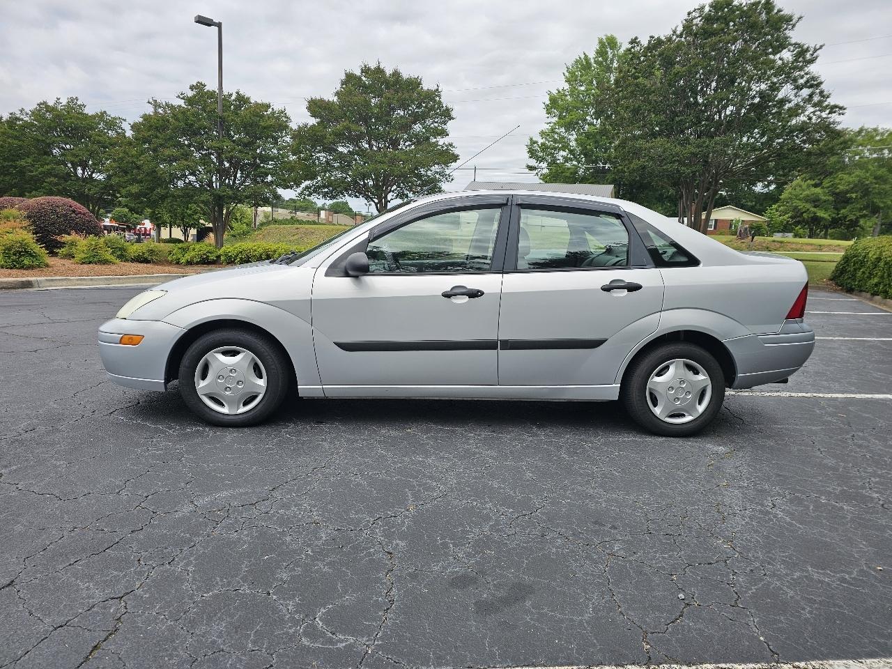 Ford Focus 4dr Sdn LX Base 2002