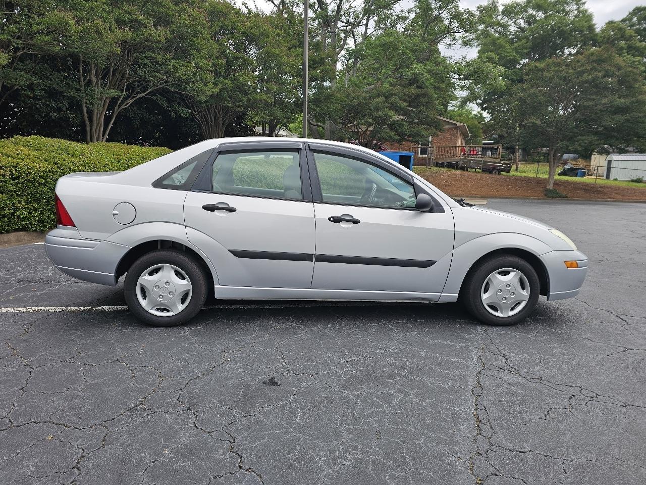 Ford Focus 4dr Sdn LX Base 2002