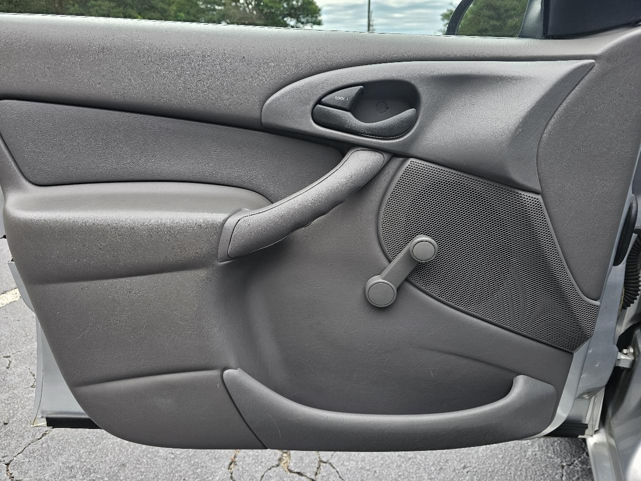 Ford Focus 4dr Sdn LX Base 2002