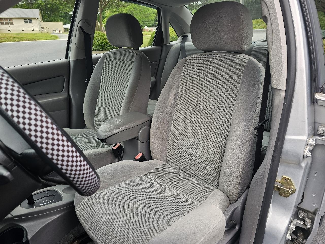 Ford Focus 4dr Sdn LX Base 2002