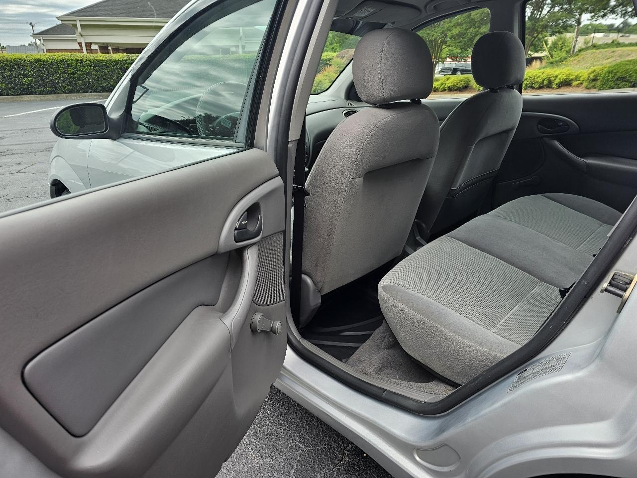 Ford Focus 4dr Sdn LX Base 2002