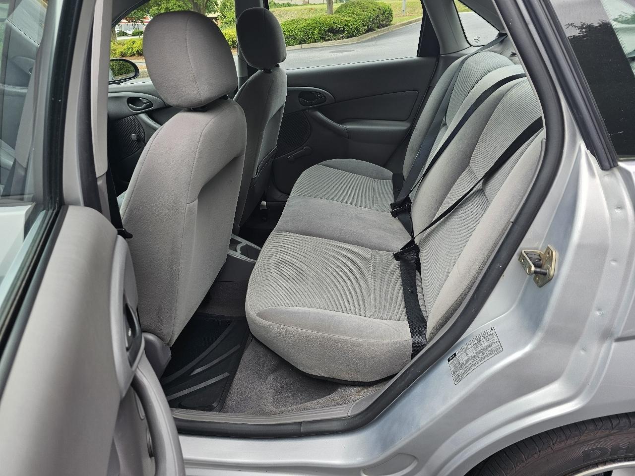 Ford Focus 4dr Sdn LX Base 2002