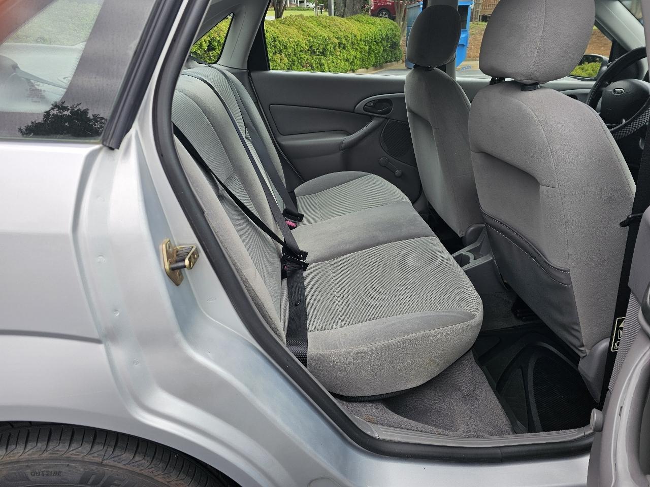 Ford Focus 4dr Sdn LX Base 2002