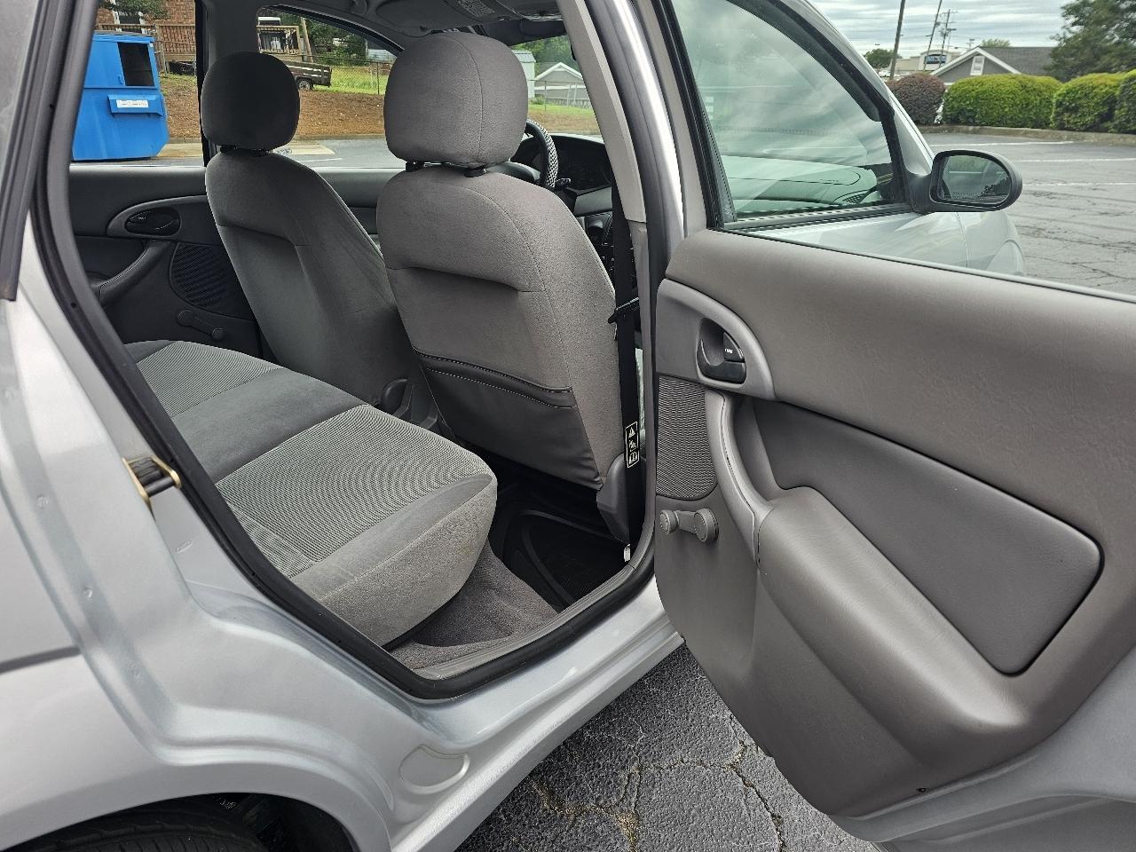 Ford Focus 4dr Sdn LX Base 2002