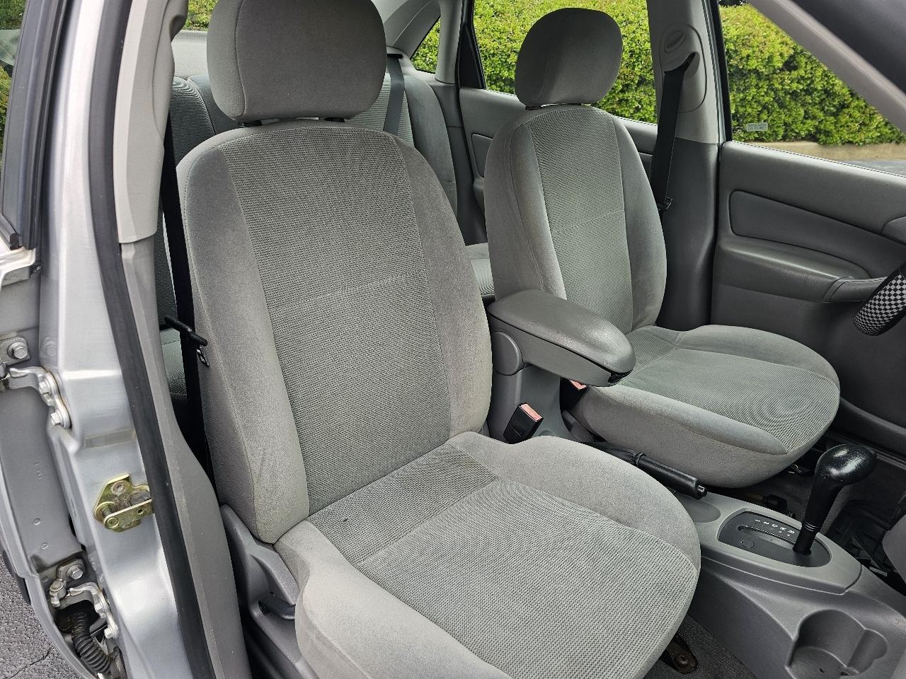 Ford Focus 4dr Sdn LX Base 2002