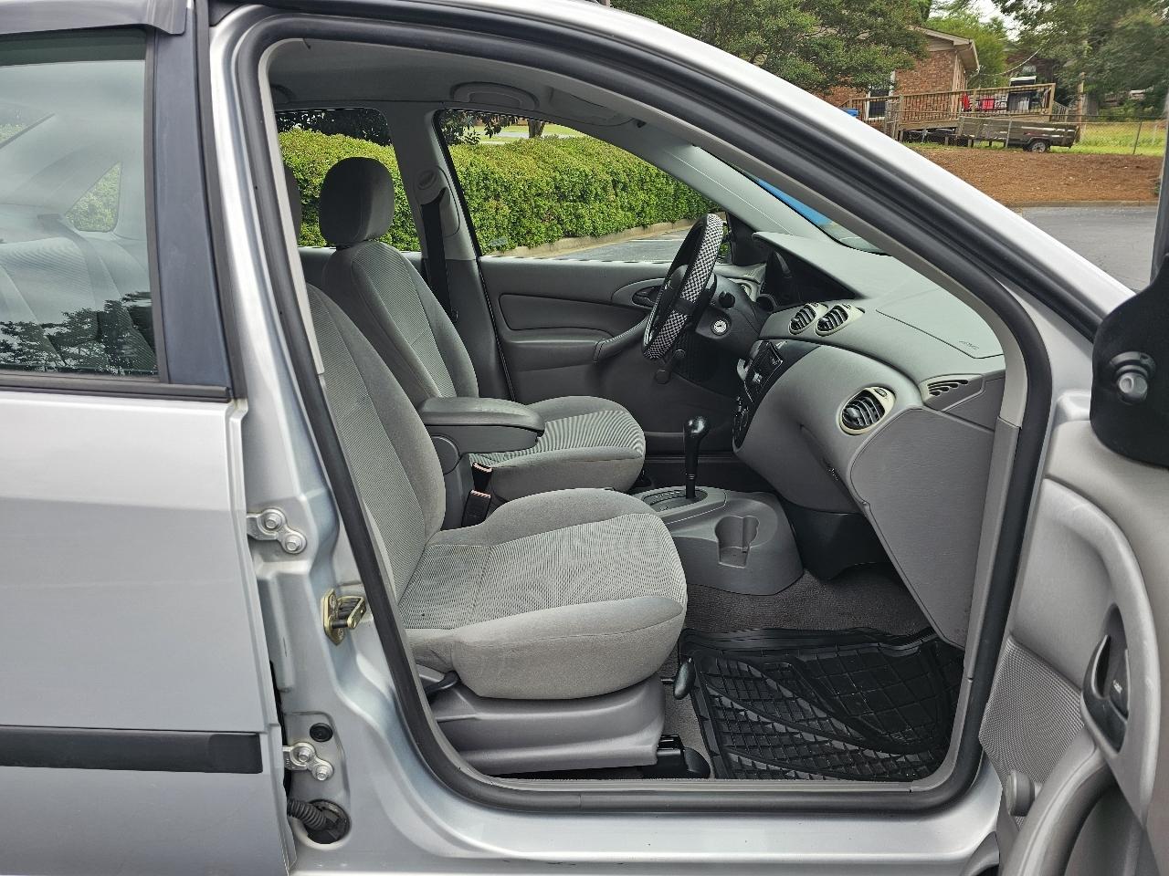 Ford Focus 4dr Sdn LX Base 2002
