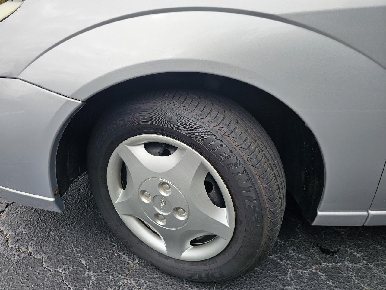 Ford Focus 4dr Sdn LX Base 2002