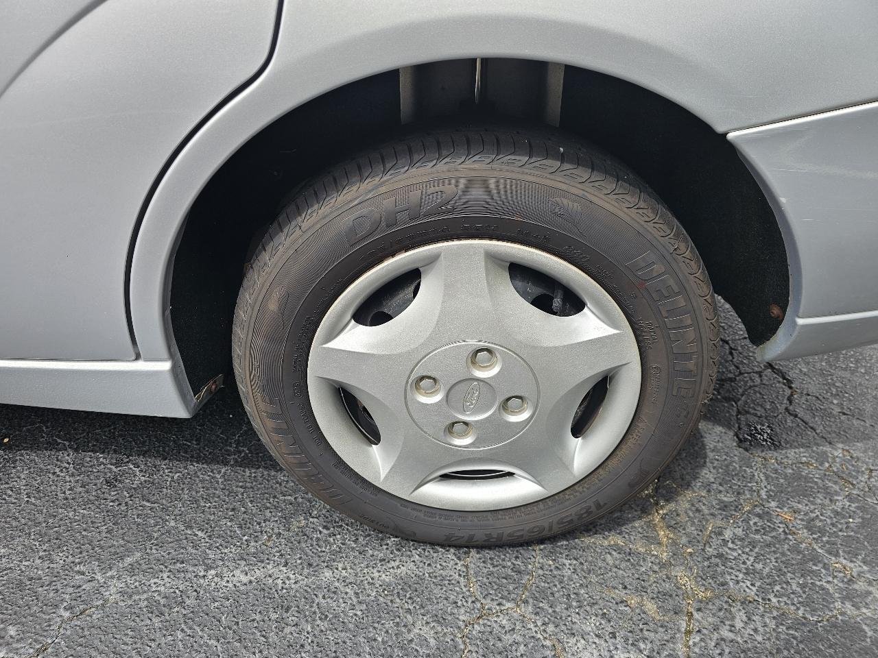 Ford Focus 4dr Sdn LX Base 2002