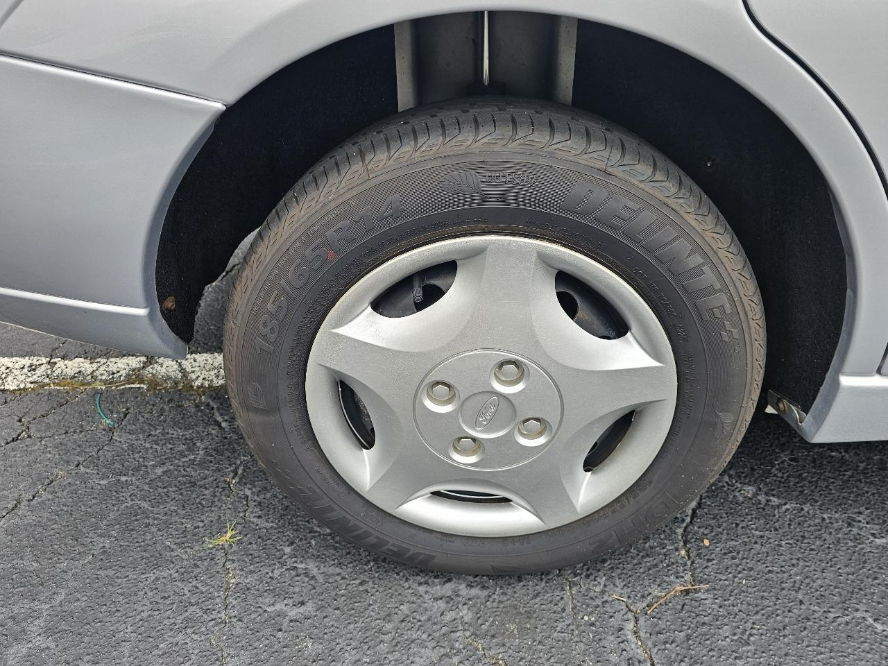 Ford Focus 4dr Sdn LX Base 2002