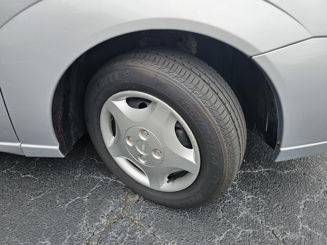 Ford Focus 4dr Sdn LX Base 2002