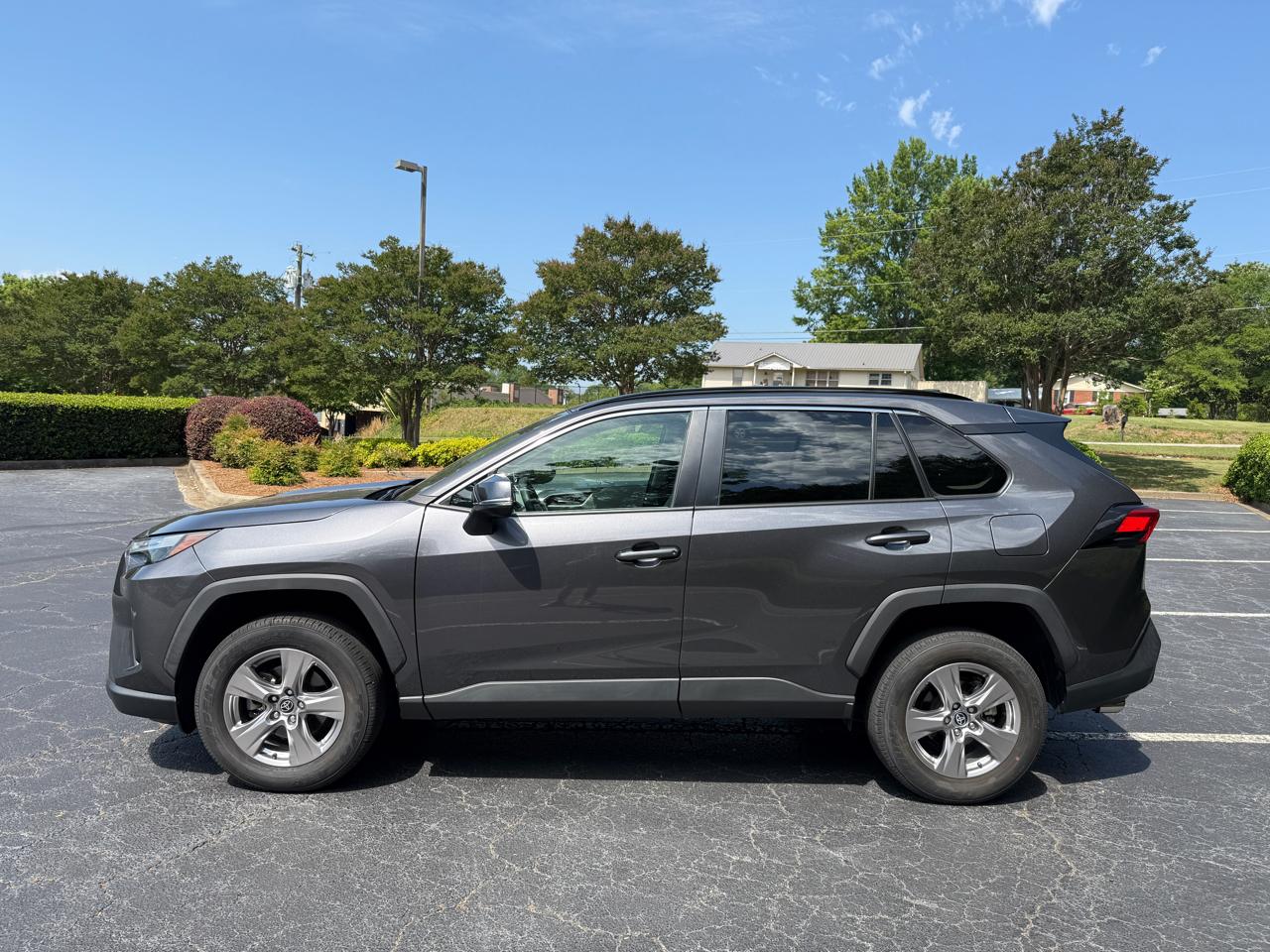 Toyota RAV4 XLE FWD (Natl) 2023