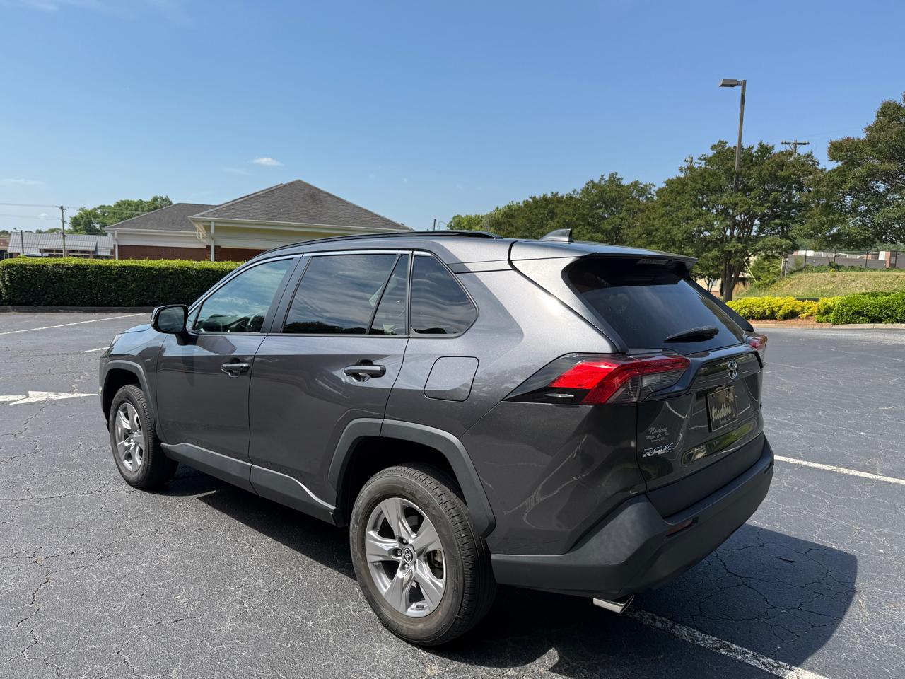 Toyota RAV4 XLE FWD (Natl) 2023